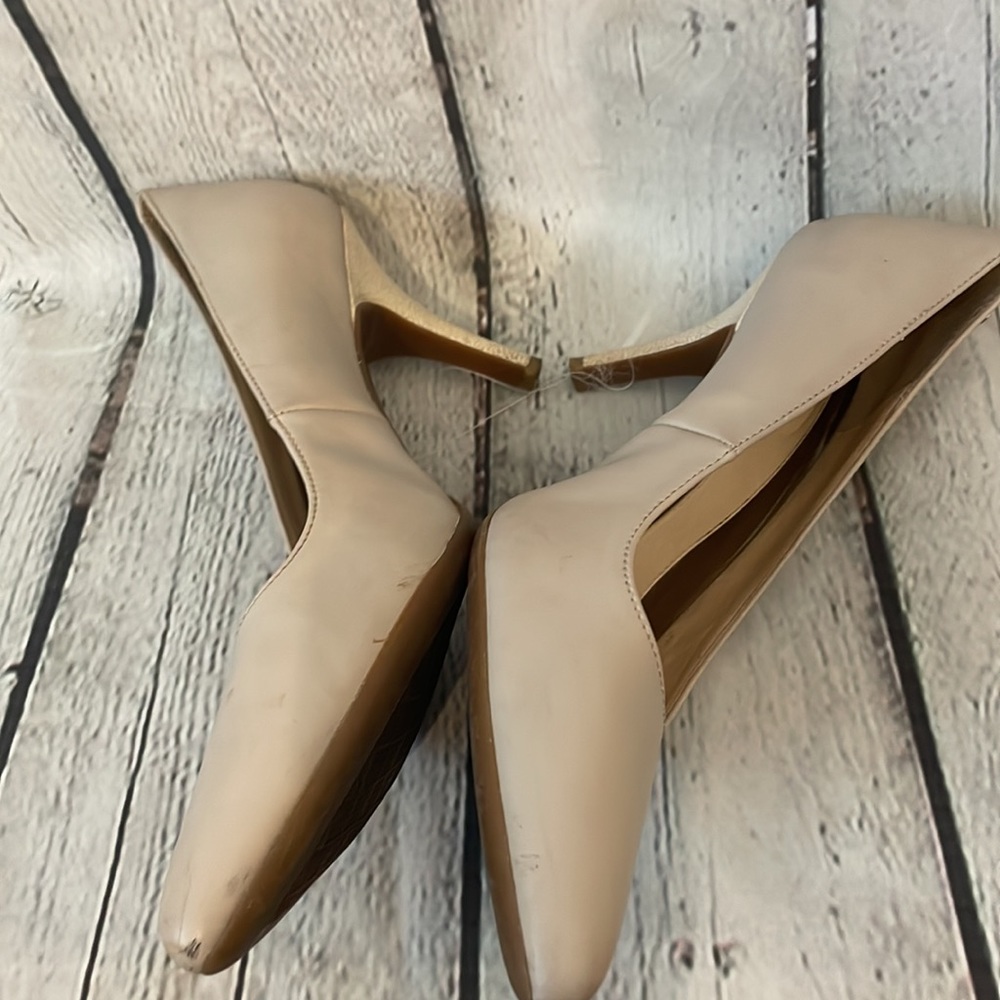 Calvin Klein Pointed Toe pumps - Picture 4 of 9